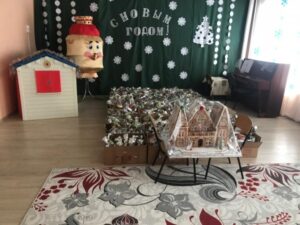 Рождественский пряничный домик получили от губернатора урюпинские малыши