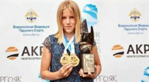 Камышанку ветром занесло на пьедестал почета