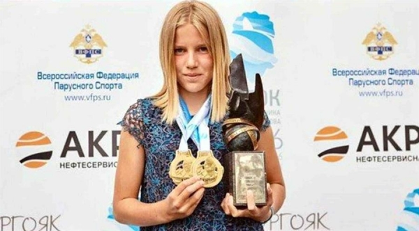 Камышанку ветром занесло на пьедестал почета