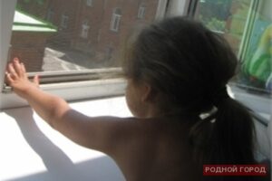 В Волгограде пятилетний ребенок выпал из окна третьего этажа