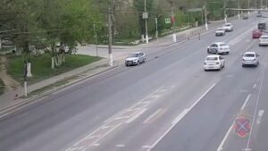 В Волгограде ДТП со сбитым на зебре пешеходом попало на видео