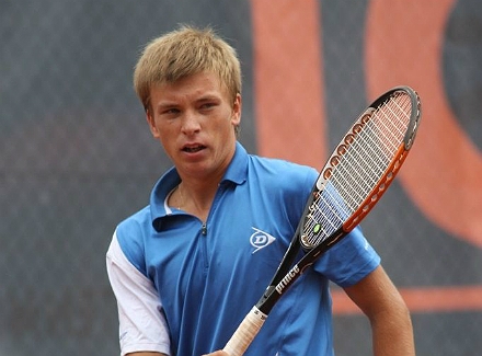 Волгоградский теннисист вылетел из турнира в Италии