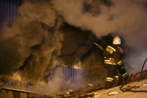 Огонь за сутки уничтожил три внедорожника в Волгоградской области