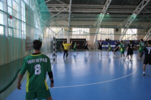 Молодые волгоградские гандболисты одержали в Саратове одну победу