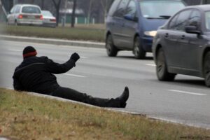 Пешеход «под мухой» попал под колеса автомобиля в Волгоградской области