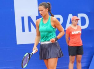 Вихлянцева вместе с партнершей с Украины вышла в 1/2 турнира в Москве