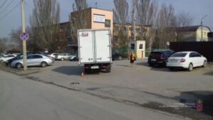 На западе Волгограда 78-летняя женщина попала под колеса ГАЗа