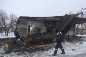 Смерть на заправке: мужчину придавило бетонной плитой