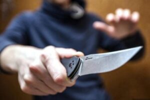 В Михайловке 18-летний парень с ножом обокрал пункт приёма металла