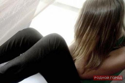 39-летний отчим избивал и совращал 14-летнюю падчерицу