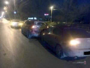 48-летняя нетрезвая волгоградка спровоцировала тройное ДТП