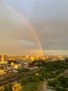 После дождя 1 июля небо над Волгоградом украсила яркая радуга