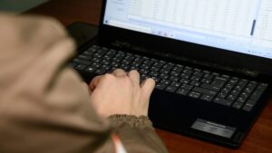 Более 4 тысяч волгоградских школьников смогли во время каникул поработать