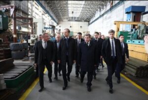 Волгоградские предприятия посетил первый вице-премьер Мантуров