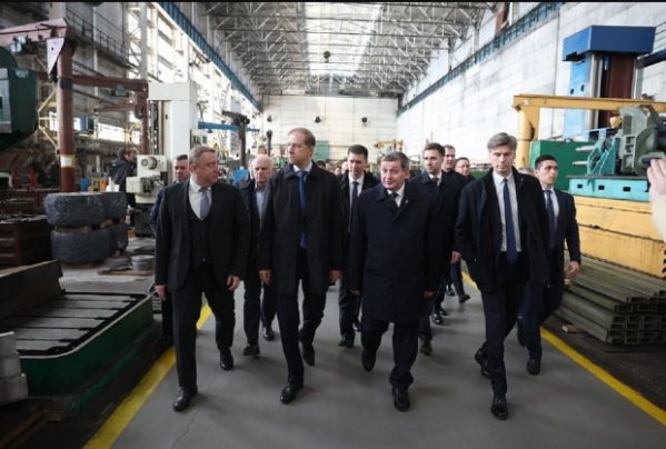 Волгоградские предприятия посетил первый вице-премьер Мантуров