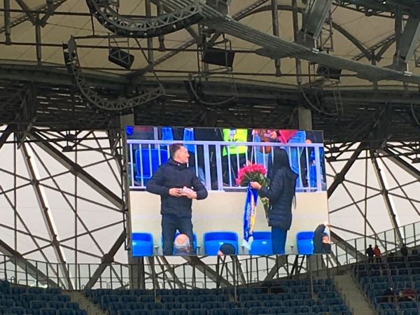 В Волгограде на матче «Ротора» парень сделал предложение возлюбленной