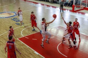 Молодые волгоградские баскетболисты завершили сезон двумя поражениями