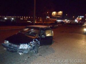 В Волгограде в ДТП возле ТРЦ пострадали 3 человека