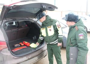 Личные автомобили волгоградских военных проверили на готовность к зиме
