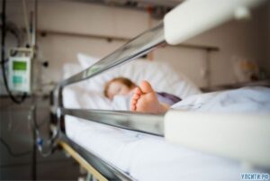 6-летняя девочка выпала из окна четвертого этажа в Волгоградской области
