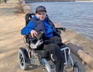 Оставшемуся без ног и руки мальчику из Волгограда срочно нужны протезы