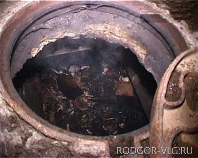 В Волжском в тепловой коллектор провалился мужчина