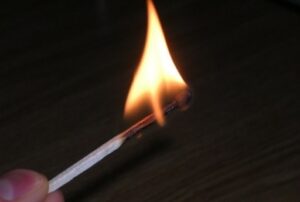 36-летняя волгоградка подожгла квартиру с 12-летней спящей дочерью