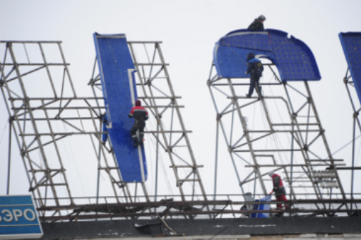 В центре Волгограда «сталинские» дома очистят от старой рекламы