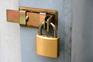 44-летний житель Волгограда в своем подвале запер вора