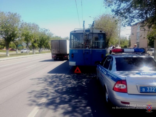 В Волгограде очередной автохам стал виновником аварии