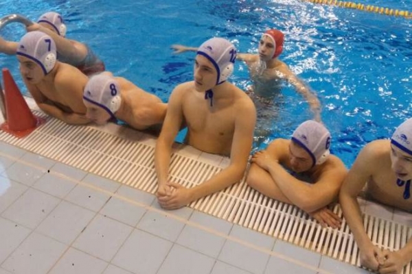 Юные волгоградские ватерполисты одержали 3 победы в Астрахани