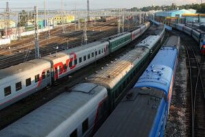 Под Волгоградом 2 пассажирских поезда задержали из-за пожара