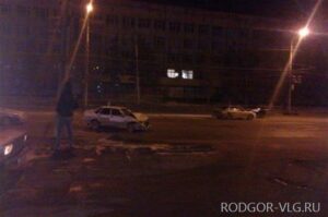 Устроивший ДТП водитель попал в больницу в Волгограде