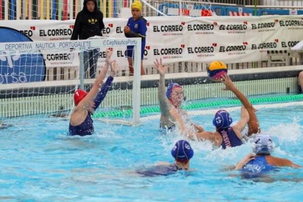 Российские ватерполистки уступили сборной Греции