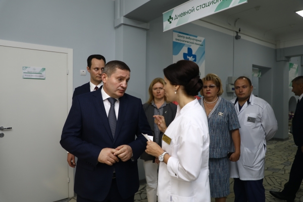 Бочаров проверил работу первого в России центра оказания амбулаторной онкопомощи
