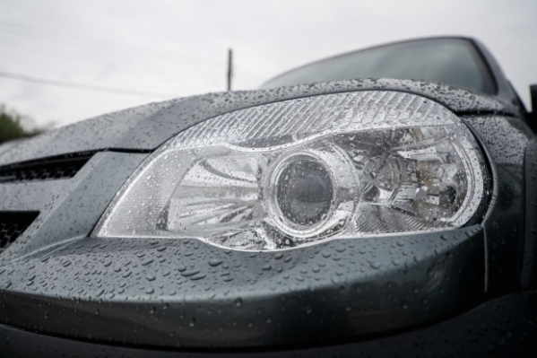 В Волгограде «построили» огромную елку из машин