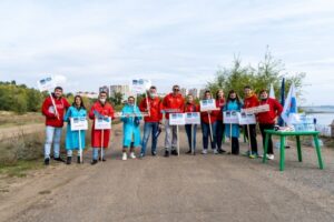 Волонтеры РУСАЛ соревновались в уборке мусора на берегу Волги