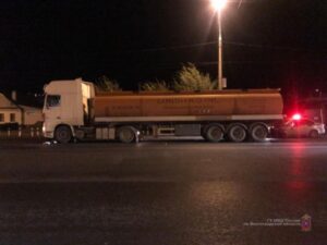 На юге Волгограда под колесами большегруза погибла женщина