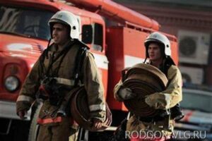 В Волгограде сгорел колбасный павильон