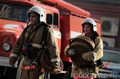 В Волгограде сгорел колбасный павильон