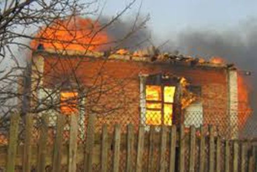 На севере Волгограда сгорели два дачных дома