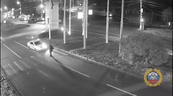 В Волгограде автомобиль сбил 58-летнего пешехода