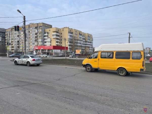 Под Волгоградом в ДТП с маршруткой пострадал 35-летний пассажир