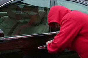 18-летний волгоградец угнал «ВАЗ-2107» и разбил его, уходя от погони