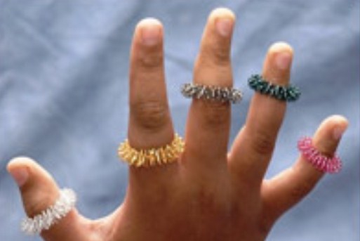 В Волгограде спасатели сняли тесное кольцо с пальца 12-летней девочки