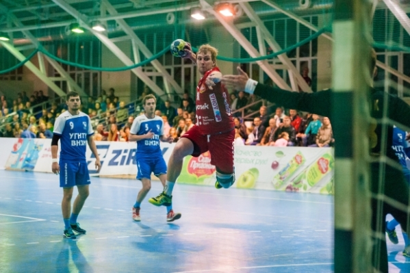 Волгоградский «Каустик» завершил сезон на мажорной ноте