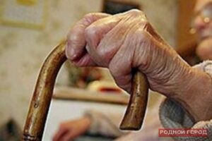 В Волгограде 100-летнюю женщину ограбили на 20 тысяч рублей
