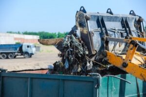 В Волгограде устранят три крупные городские свалки