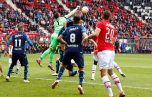 Команда Леонида Слуцкого сыграла вничью