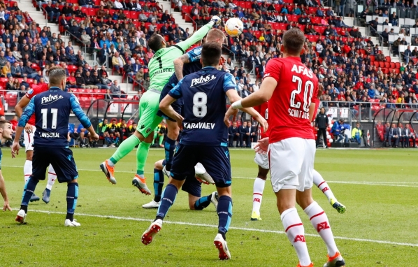 Команда Леонида Слуцкого сыграла вничью